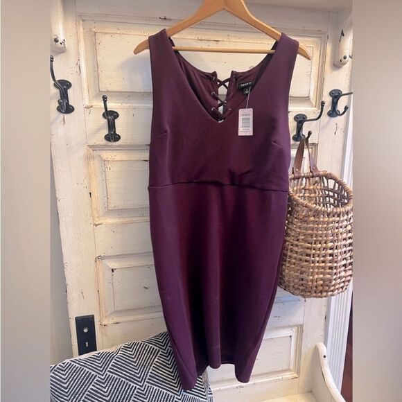 Torrid Lace Up Back Bodycon Dress - Picture 3 of 5